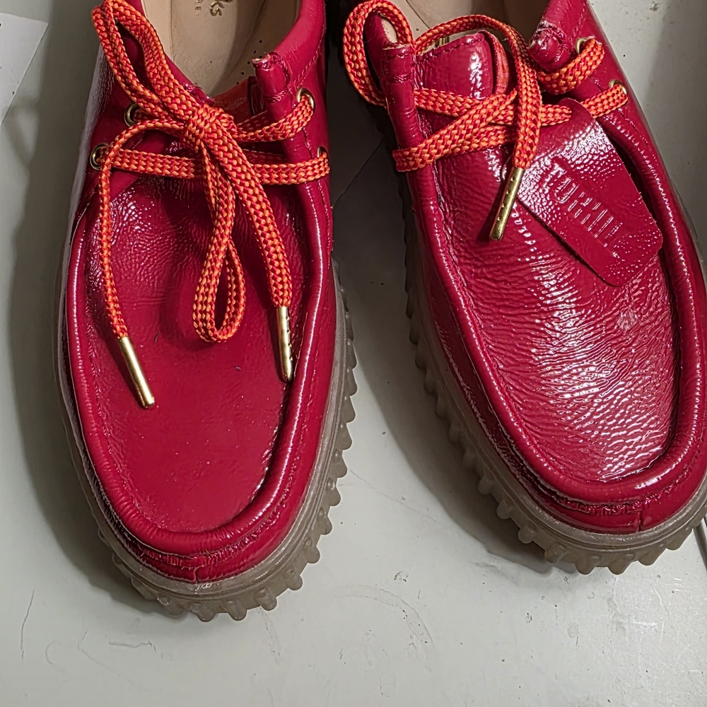 Clarks Torhill Bee Vibrant Red Patent Leather Loafers 9M
